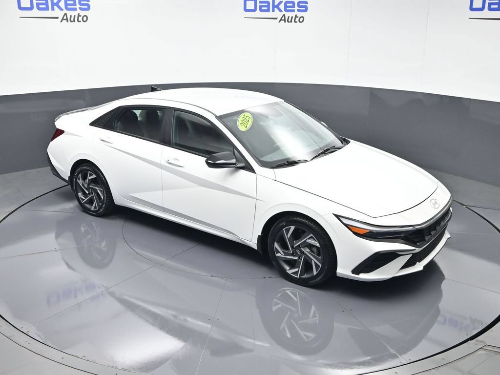 Used 2025 Hyundai Elantra Sport FWD image 41