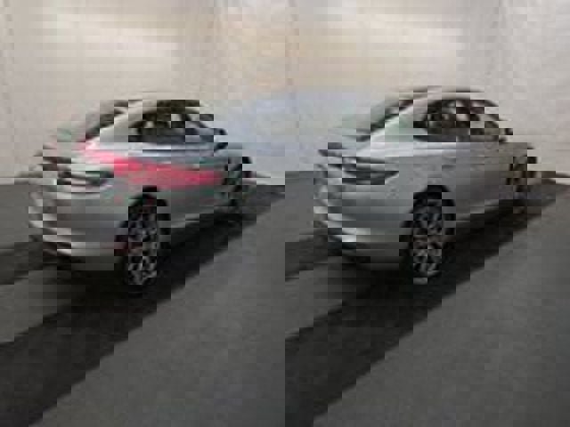 Used 2019 Porsche Panamera image 4