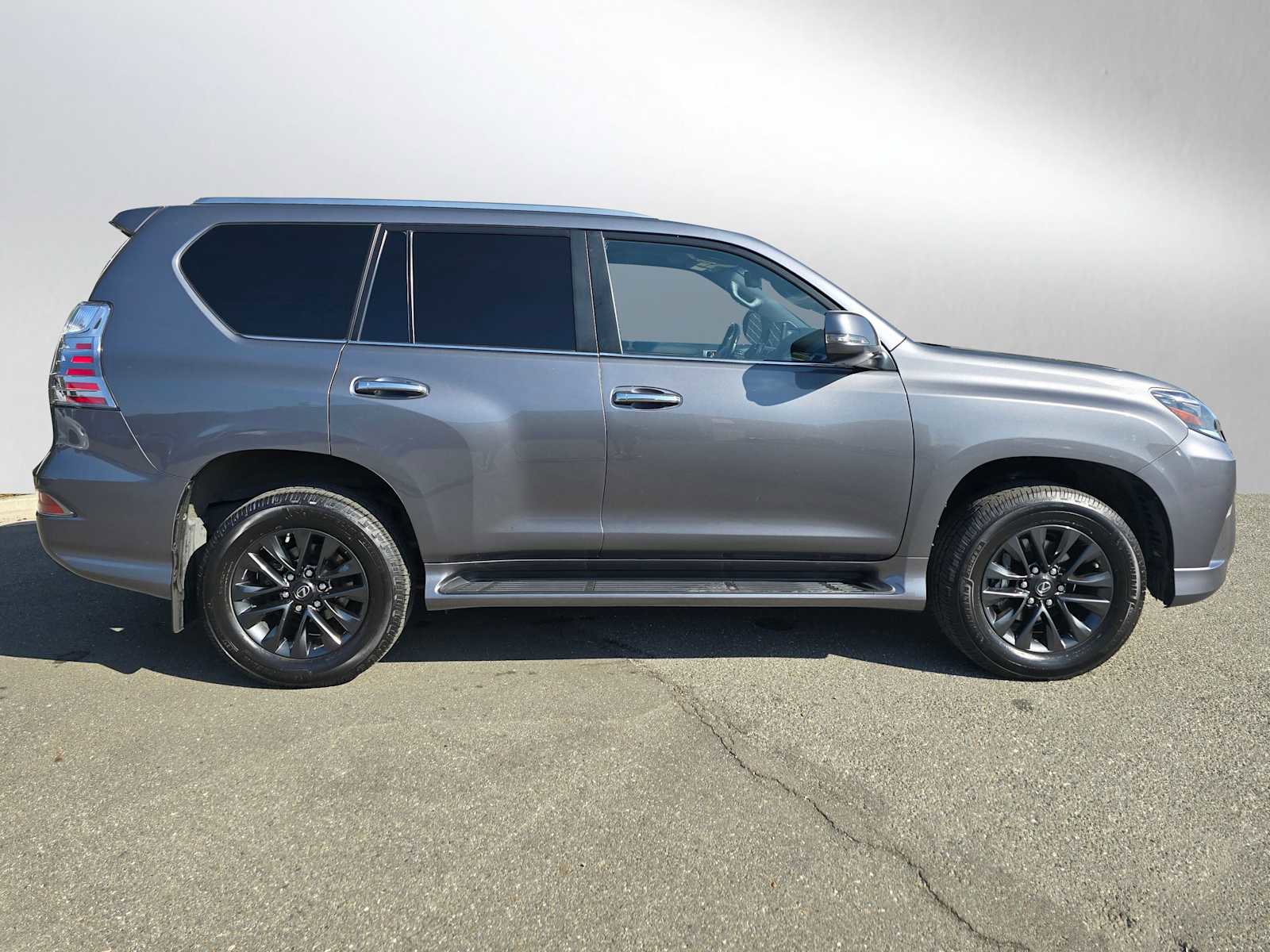 Used 2022 Lexus GX 460 Premium w/ Premium Package image 2