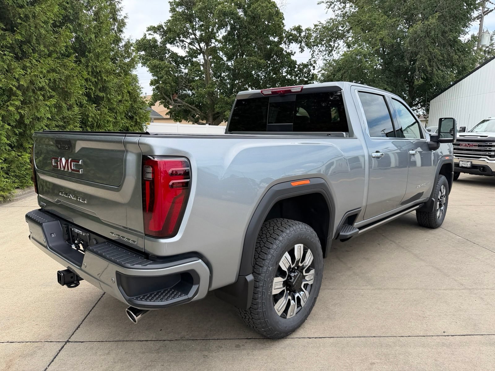 New 2026 GMC Sierra 3500 Denali w/ Denali Reserve Package AWD/4WD image 31