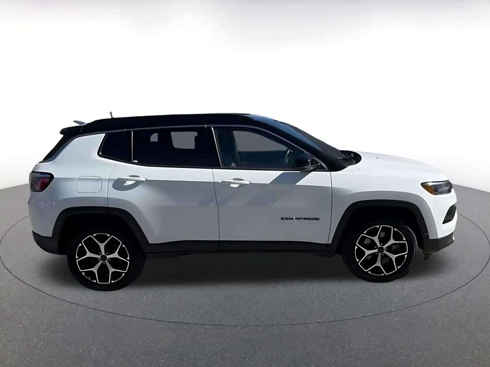 Used 2025 Jeep Compass Limited AWD/4WD image 15