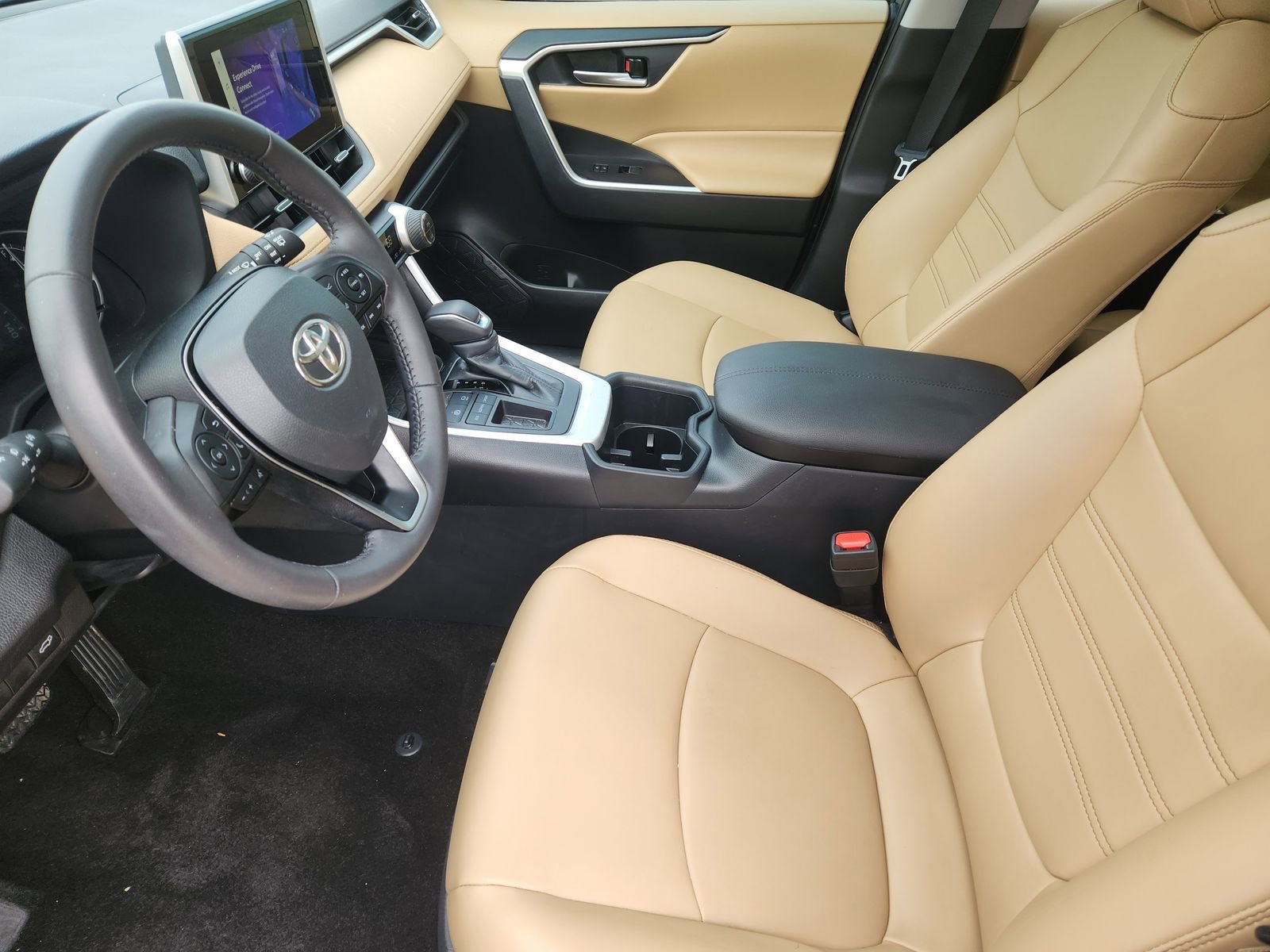 Used 2025 Toyota RAV4 XLE Premium FWD image 17