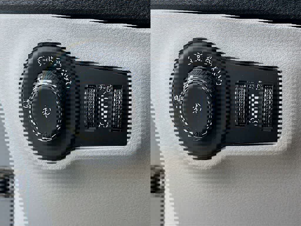 Used 2021 Jeep Compass Limited FWD image 27