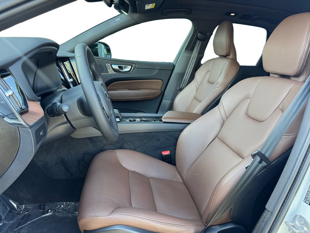 Certified 2024 Volvo XC60 B5 Plus w/ Climate Package AWD/4WD image 13