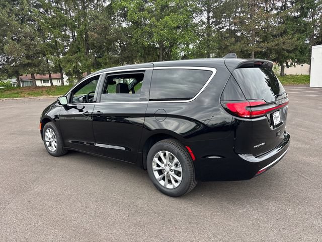 New 2027 Chrysler Pacifica Select AWD/4WD image 4