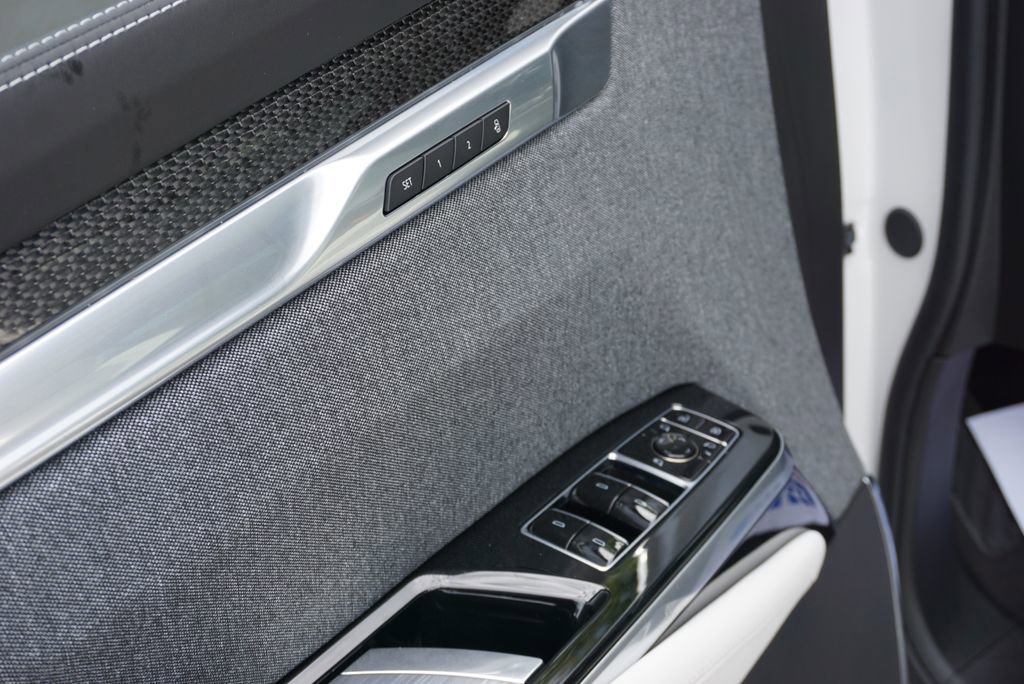 Used 2025 Cadillac Escalade ESV V image 18