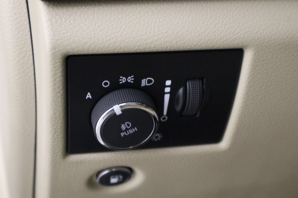 Used 2022 Jeep Grand Cherokee Laredo E RWD image 22