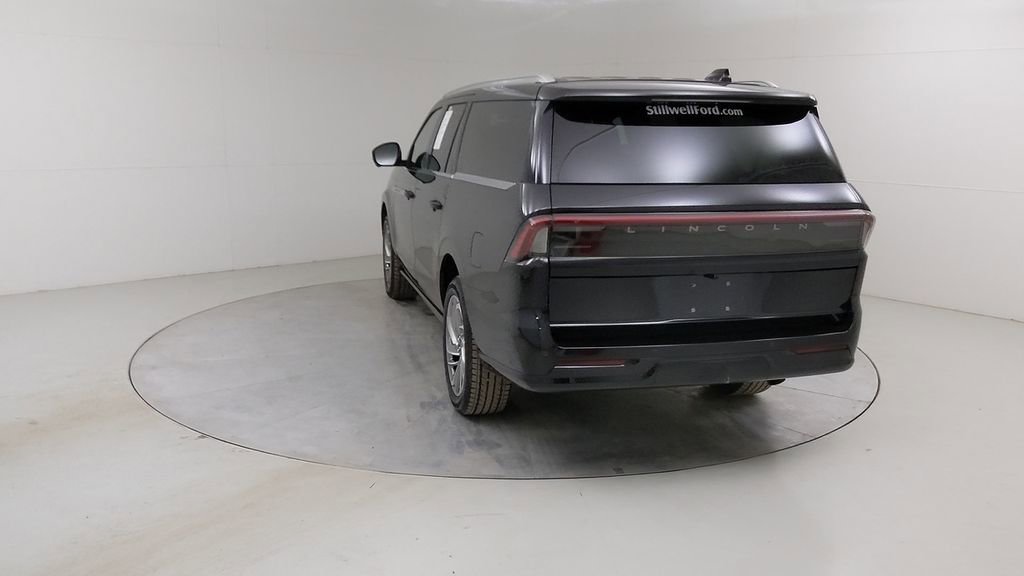 Used 2025 Lincoln Navigator L Reserve image 17