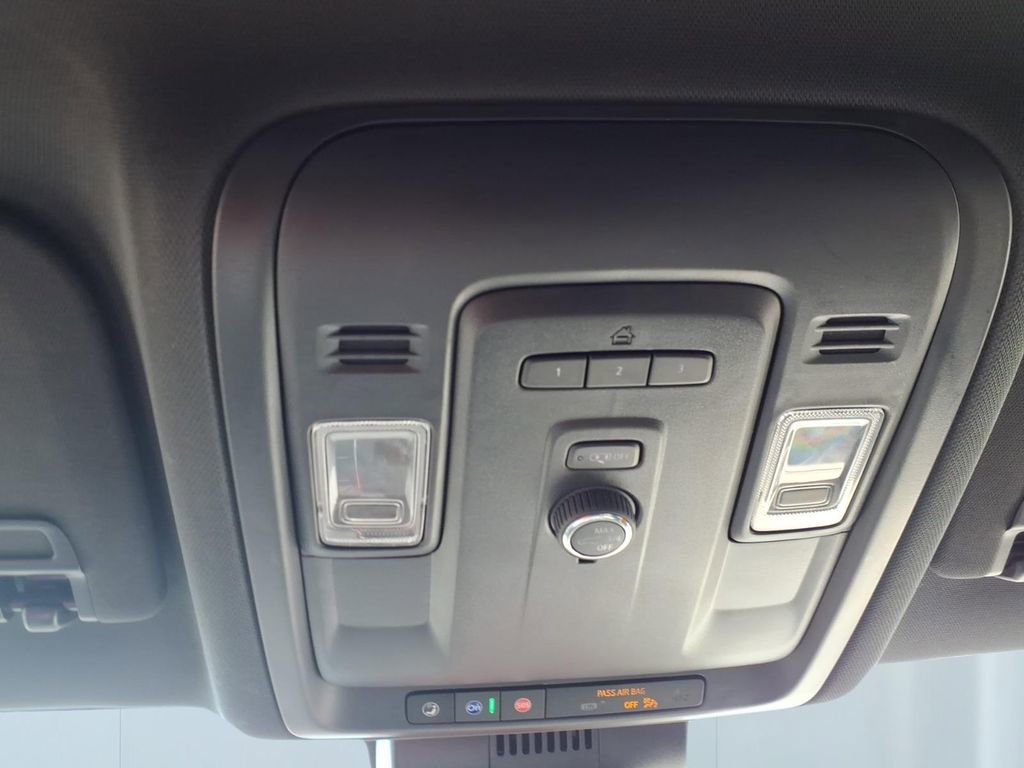 Used 2024 Chevrolet Suburban LT AWD/4WD image 23