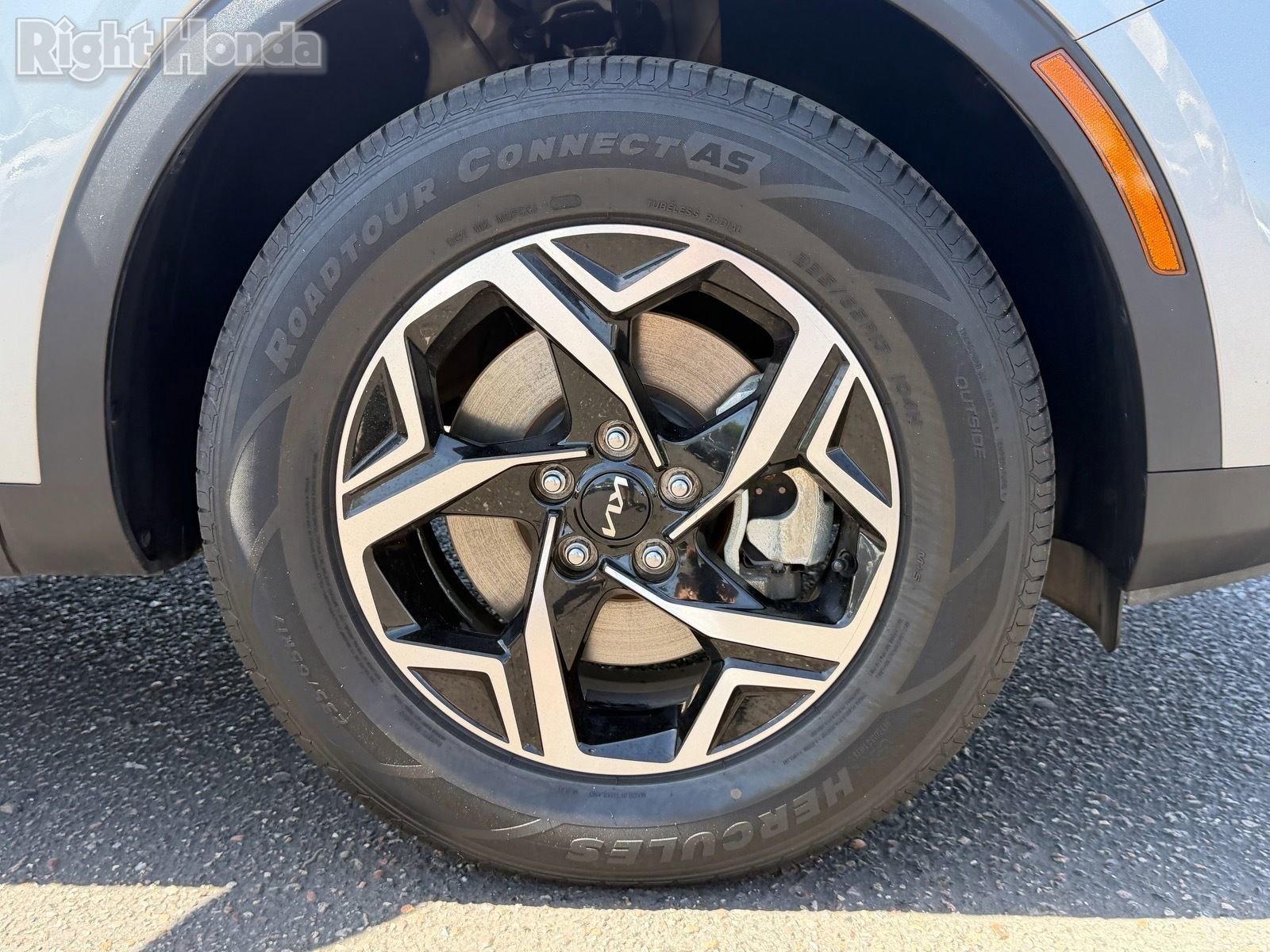 Used 2024 Kia Sportage LX AWD/4WD image 11