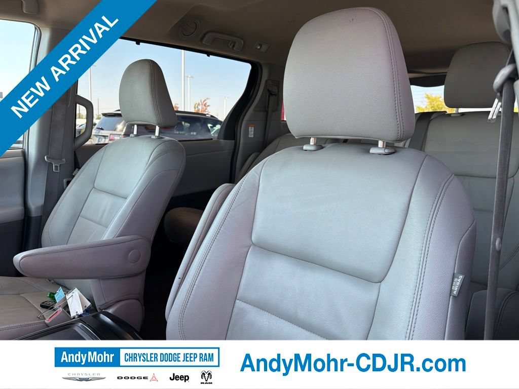 Used 2015 Toyota Sienna XLE FWD image 13