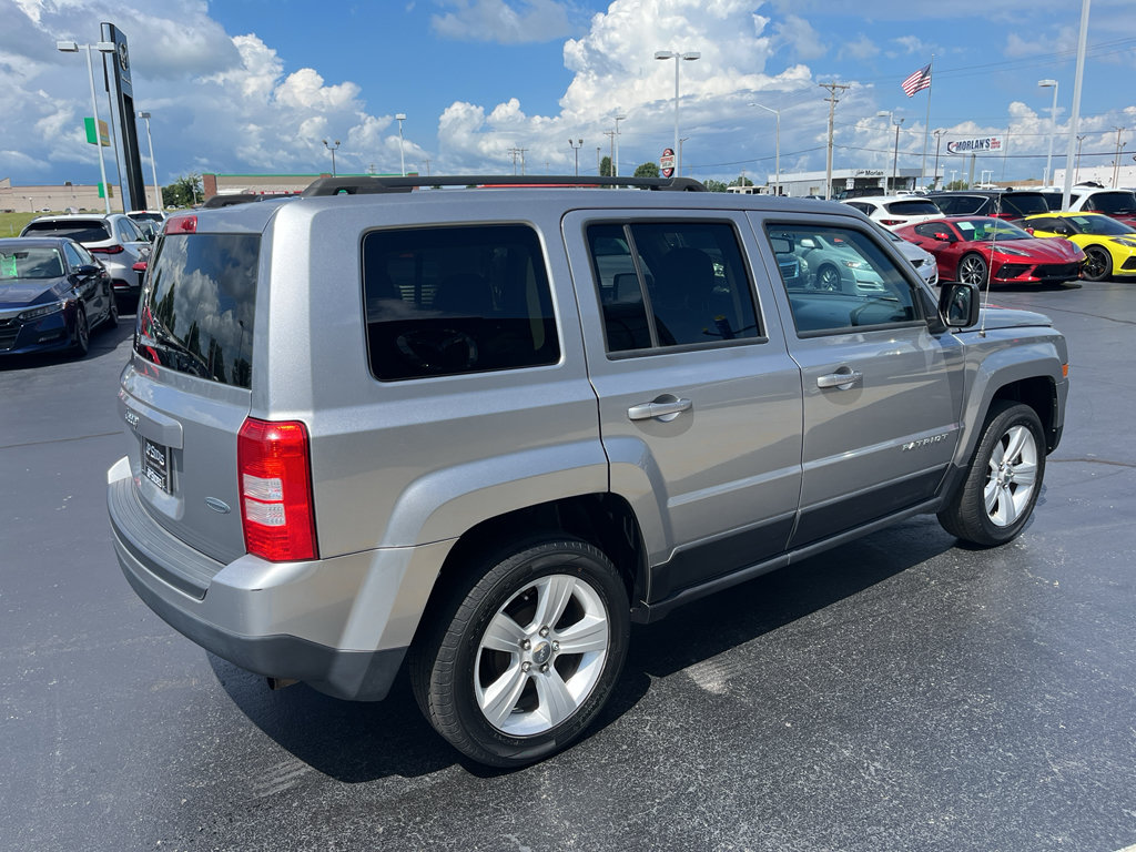 Used 2016 Jeep Patriot Latitude FWD image 9