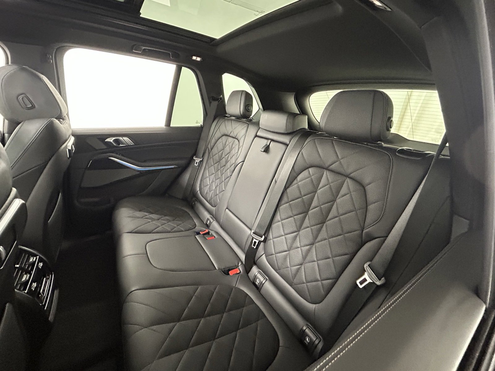 Used 2025 BMW X5 xDrive50e w/ M Sport Package image 33