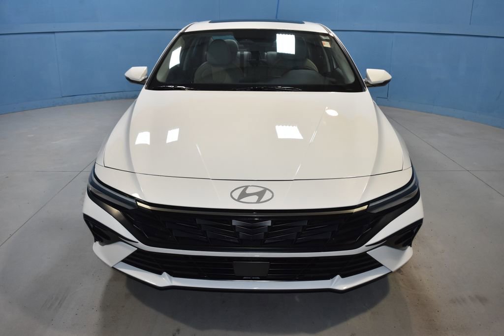 Used 2025 Hyundai Elantra Limited image 24