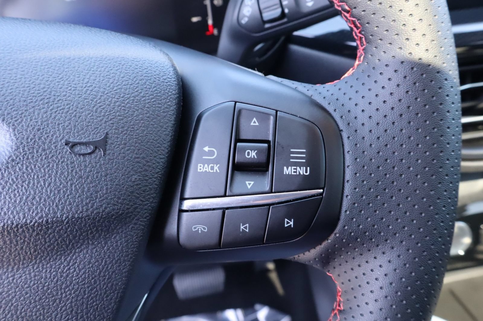 Used 2025 Ford Escape ST-Line w/ Equipment Group 301A FWD image 25