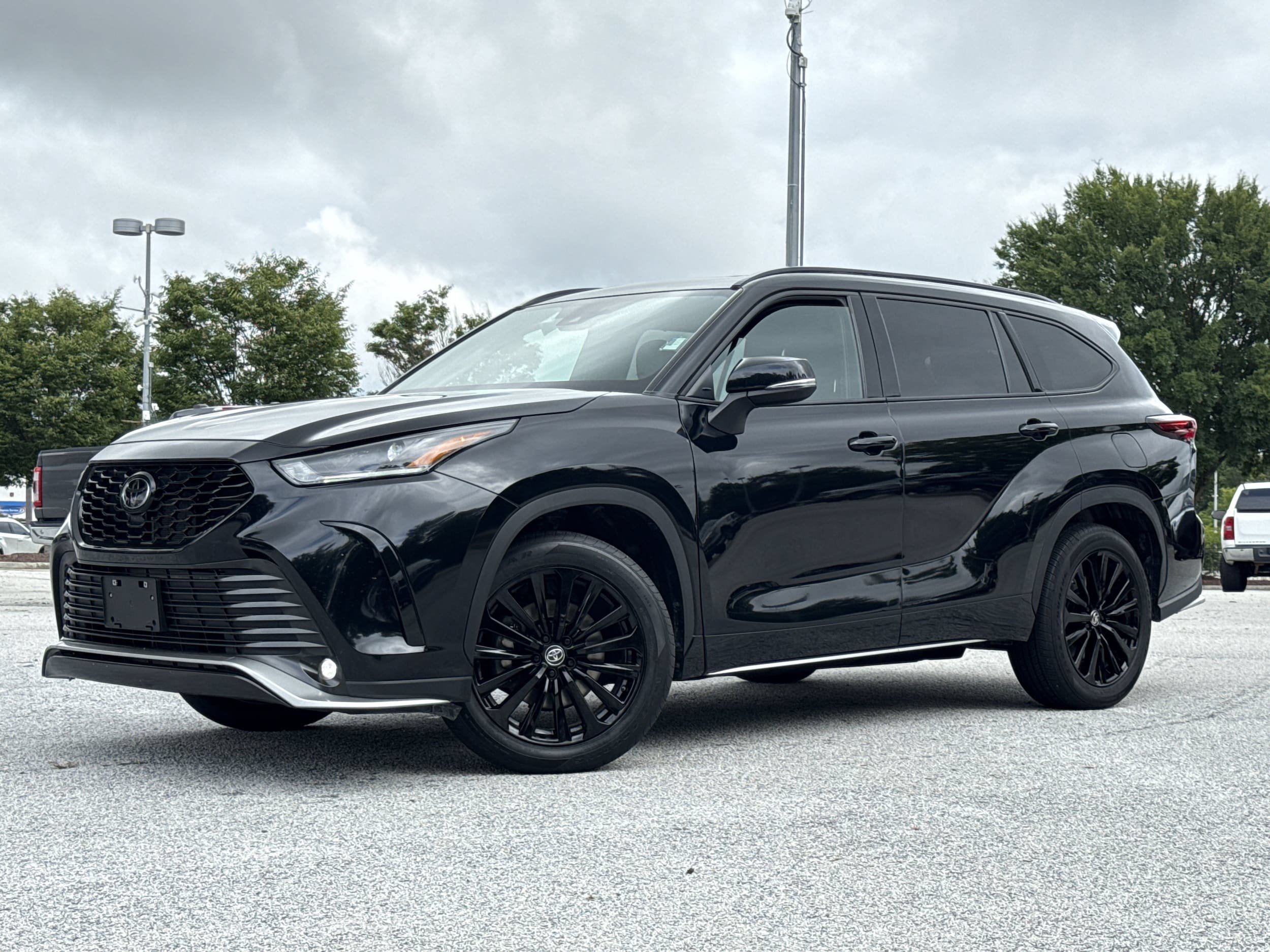 Certified 2025 Toyota Highlander XSE AWD/4WD image 1