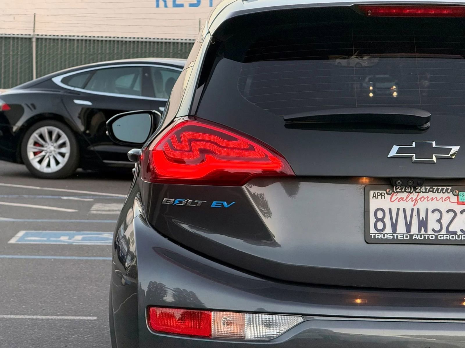 Used 2020 Chevrolet Bolt Premier w/ Infotainment Package FWD image 9
