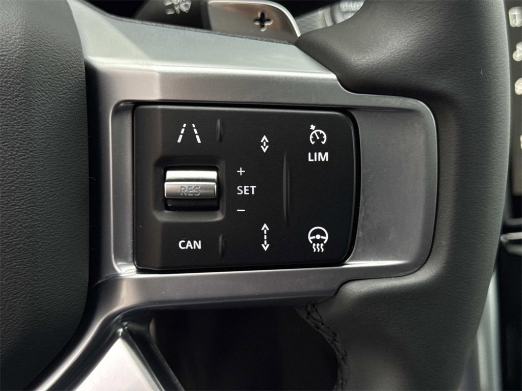 Used 2025 Land Rover Discovery Dynamic SE image 29