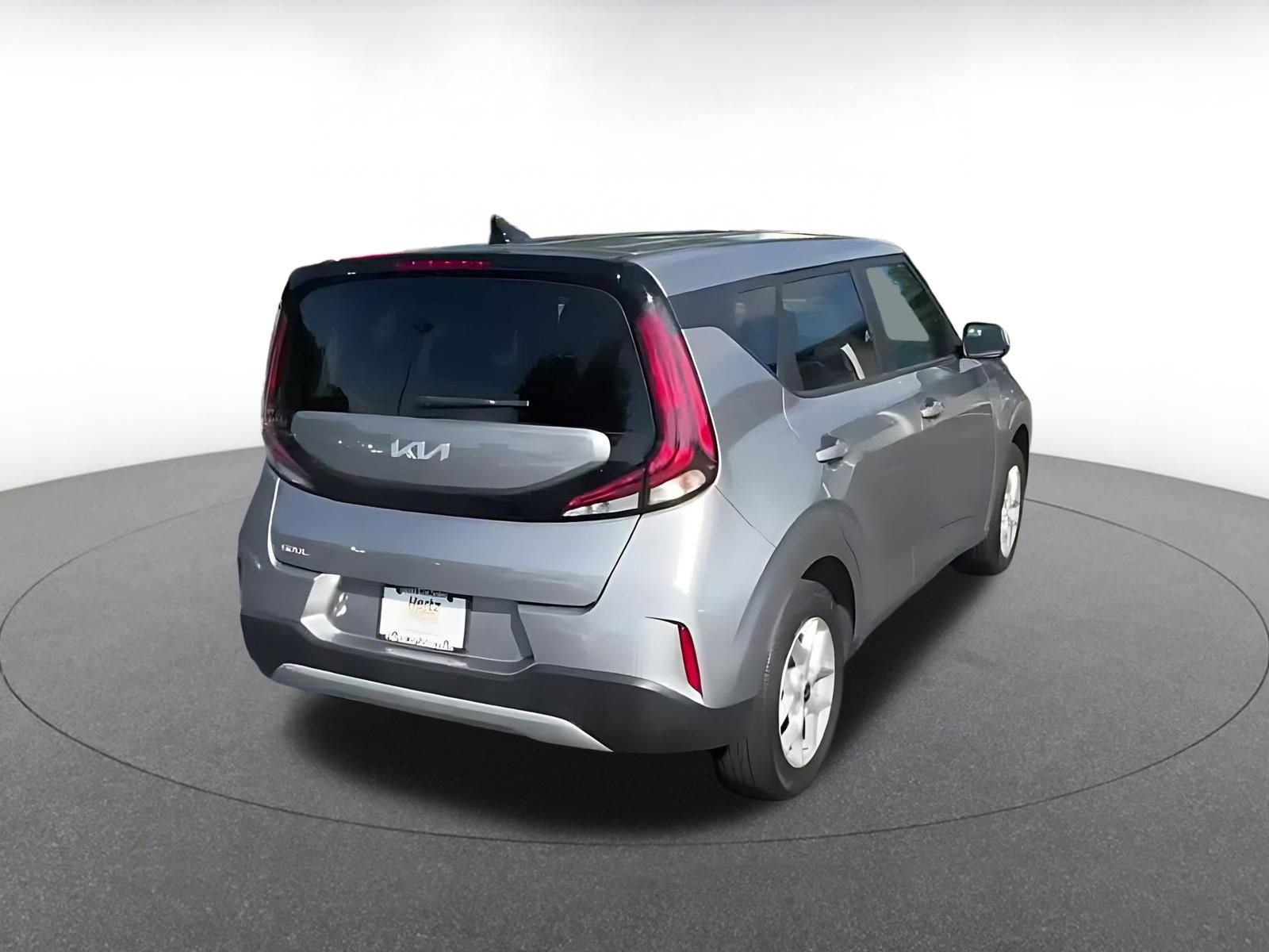 Used 2025 Kia Soul LX w/ LX Technology Package FWD image 11