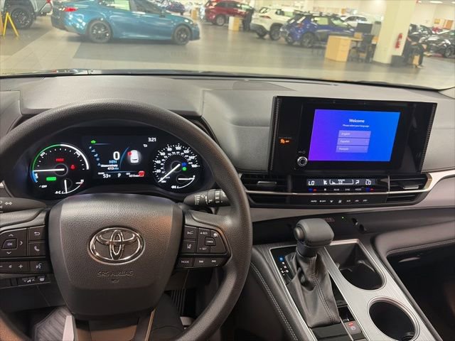 Certified 2025 Toyota Sienna LE image 18