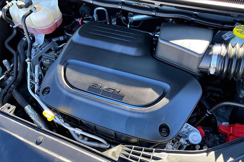 Used 2022 Chrysler Pacifica Touring-L image 35