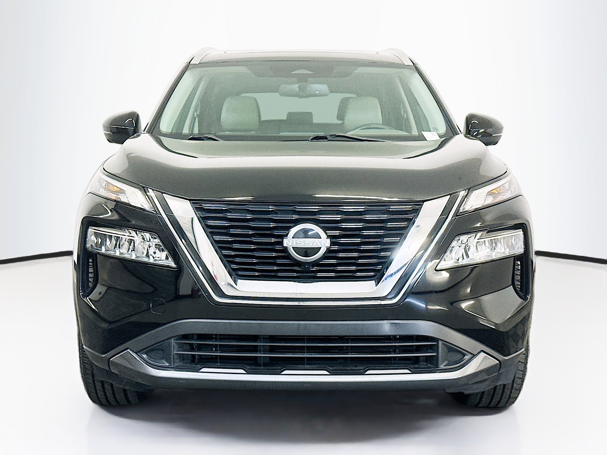 Used 2023 Nissan Rogue SL image 2
