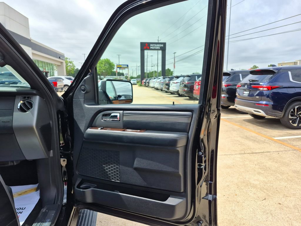 Used 2017 Ford Expedition Platinum RWD image 30