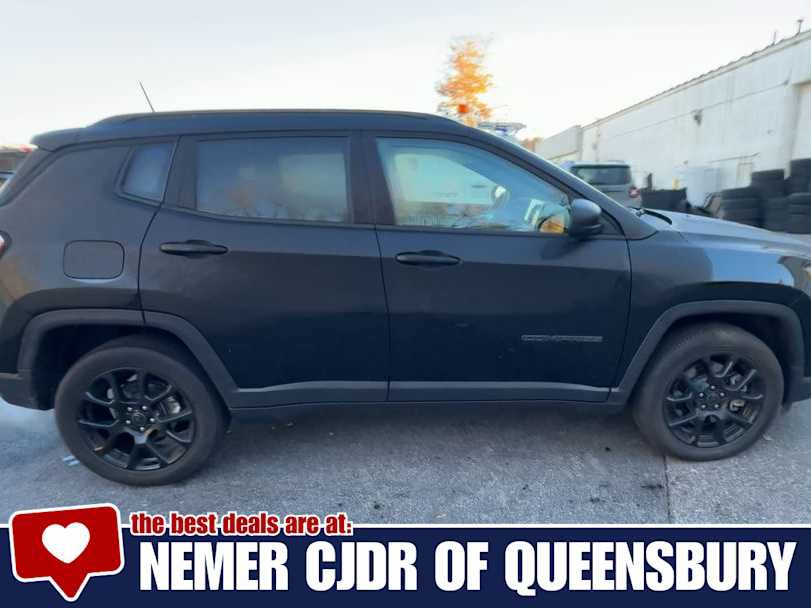 Used 2025 Jeep Compass Latitude w/ Convenience Group AWD/4WD image 9