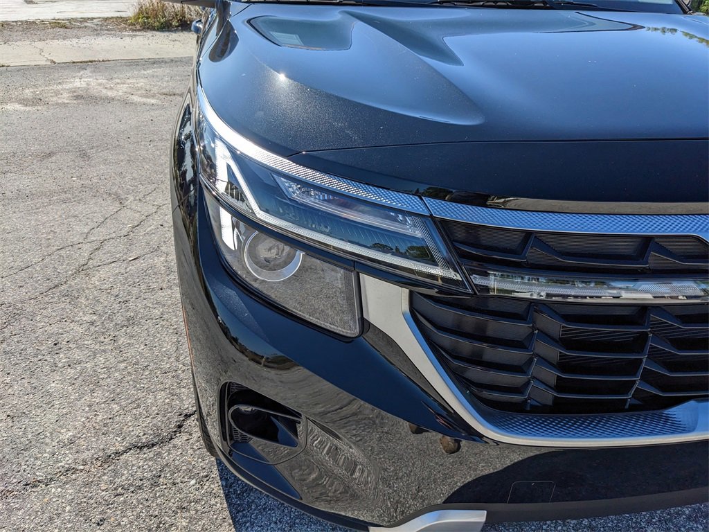 Certified 2025 Kia Seltos EX w/ EX Sunroof Package image 11