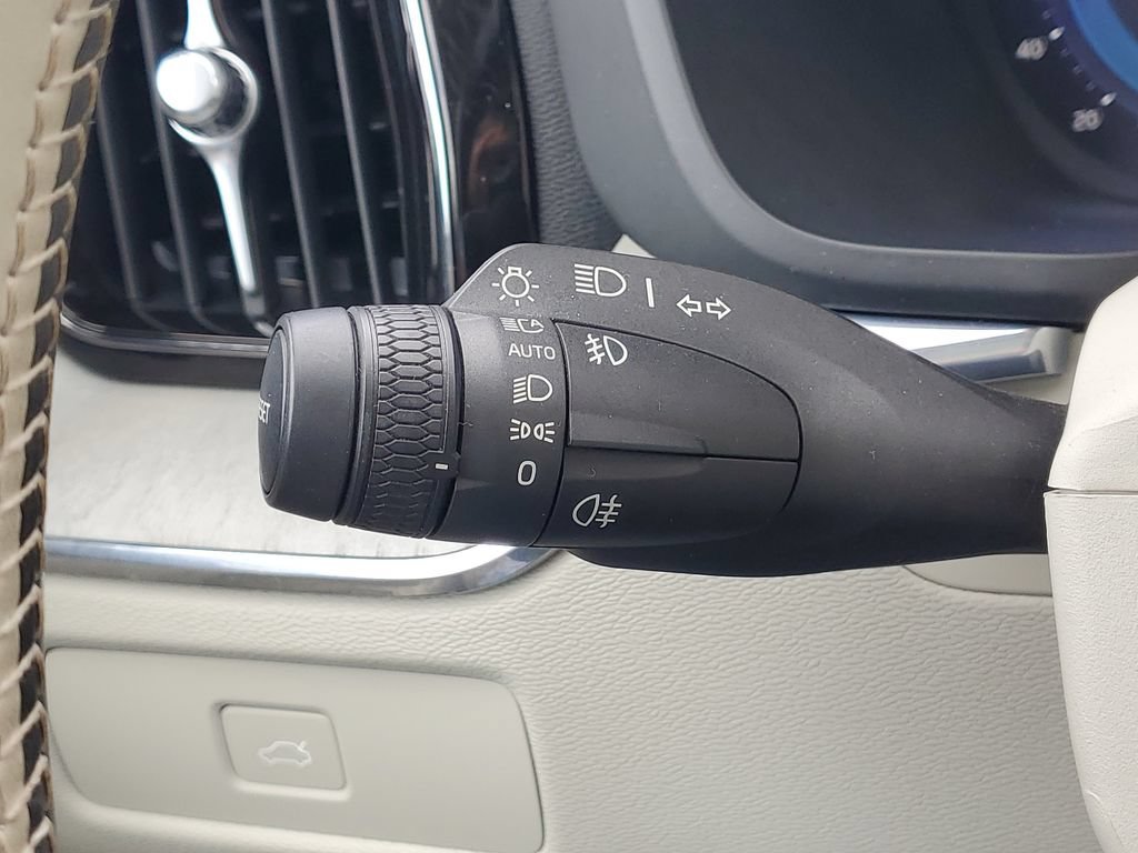 Used 2023 Volvo XC60 B5 Plus AWD/4WD image 24