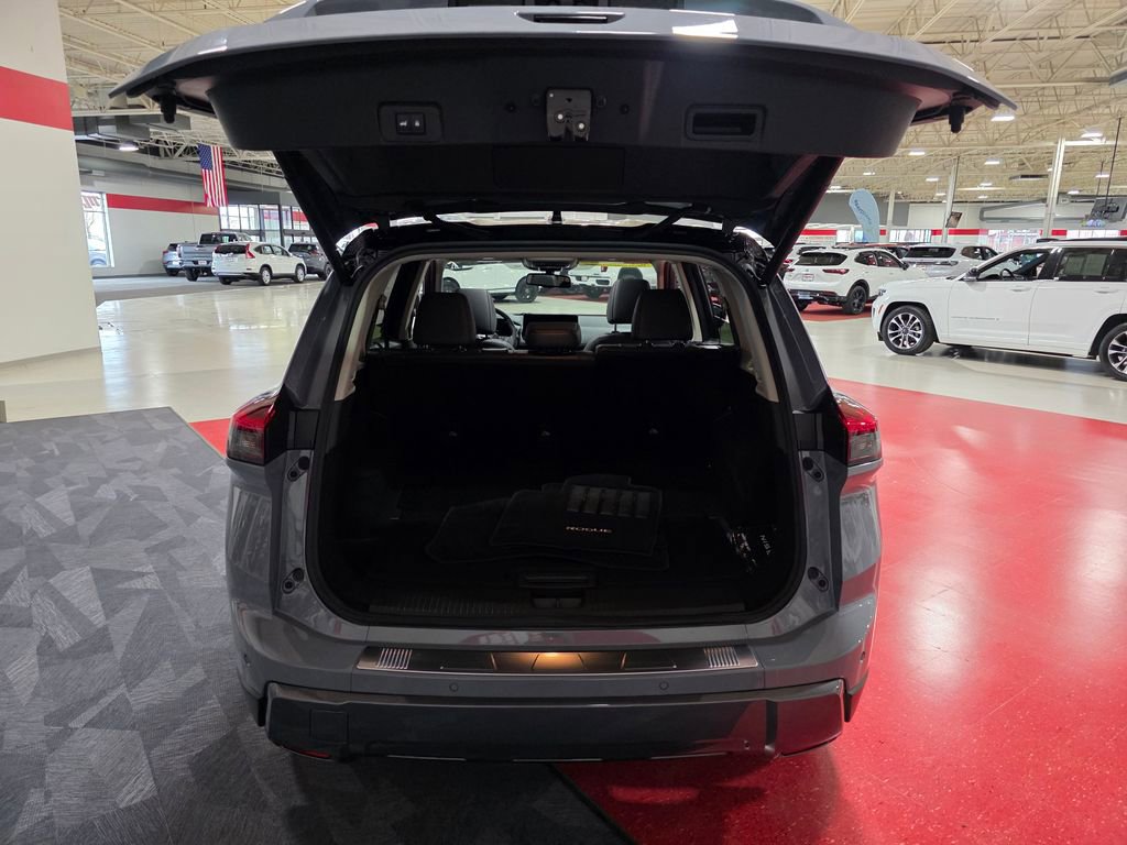 Used 2025 Nissan Rogue SL w/ SL Premium Package image 5