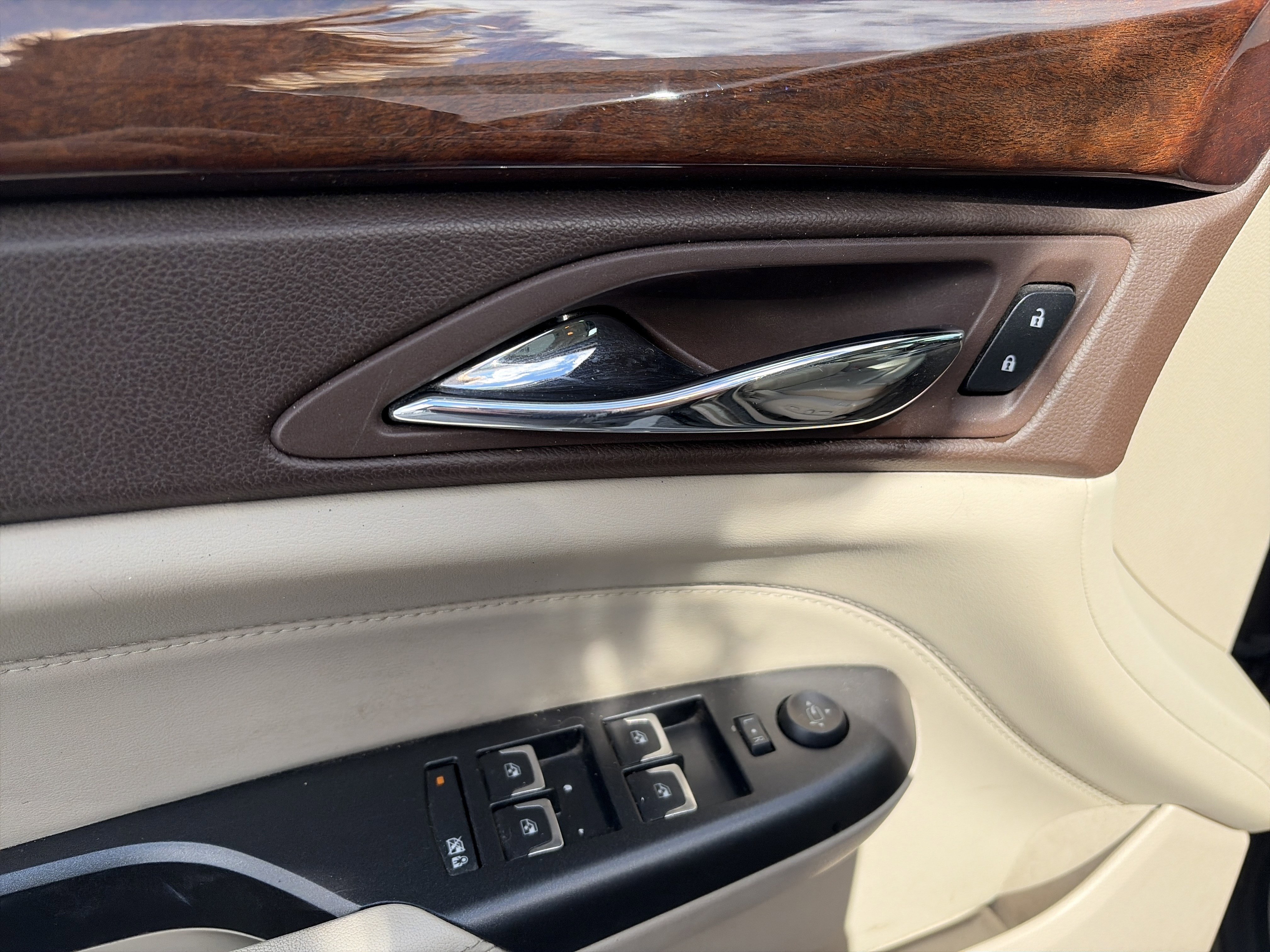 Used 2016 Cadillac SRX Luxury w/ Driver Awareness Package image 13