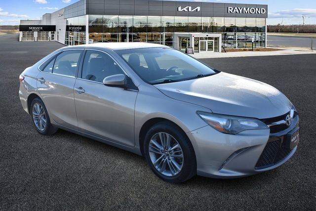 Used 2015 Toyota Camry SE image 1