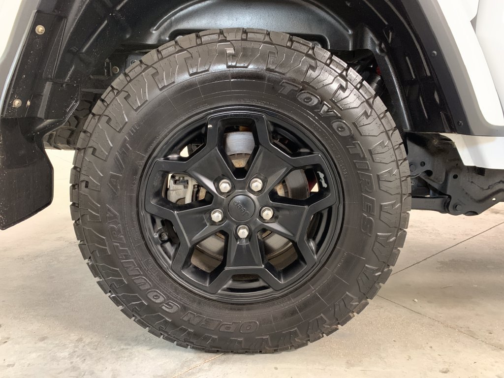 Used 2023 Jeep Gladiator Sport AWD/4WD image 11
