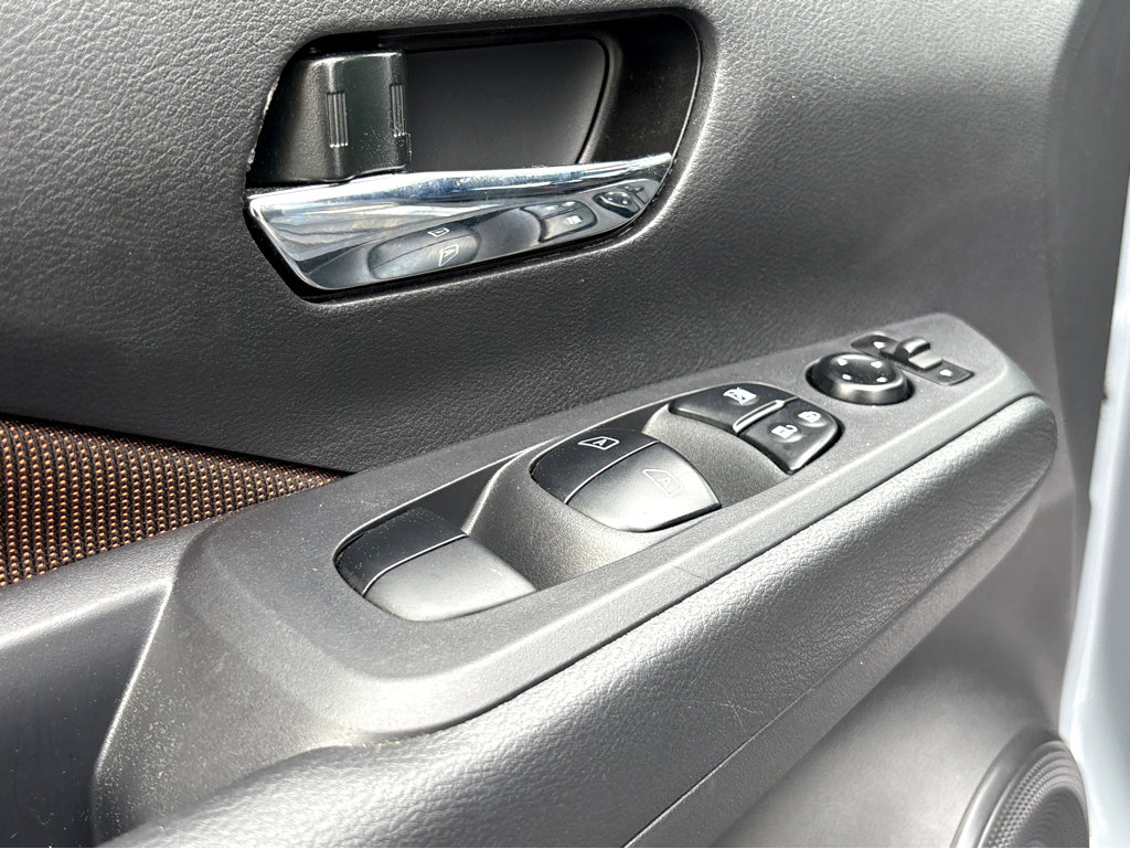 Used 2024 Nissan Kicks SR image 17