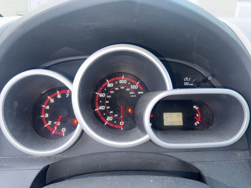 Used 2010 Pontiac Vibe w/ Preferred Package image 27