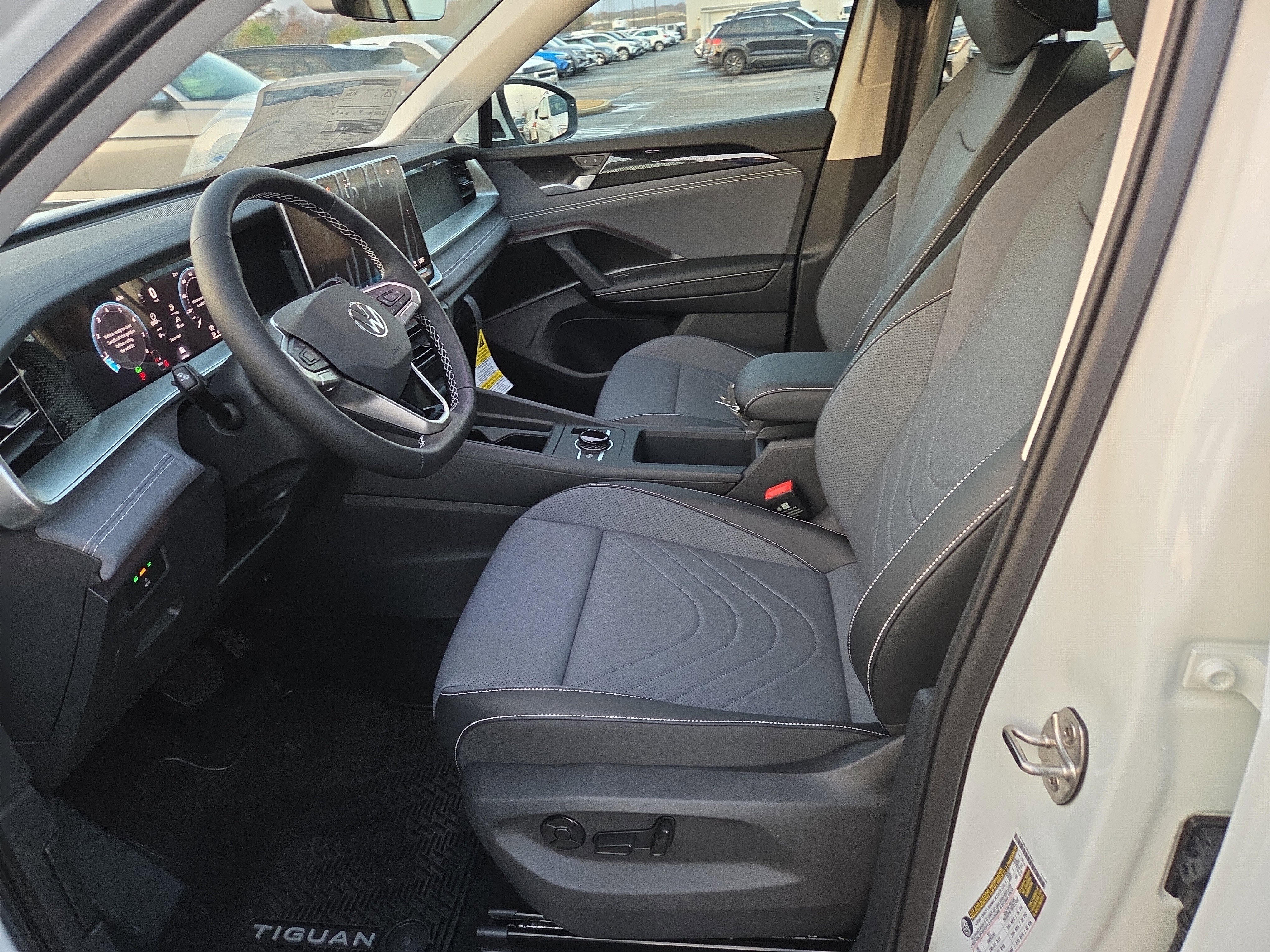 New 2026 Volkswagen Tiguan SE image 4