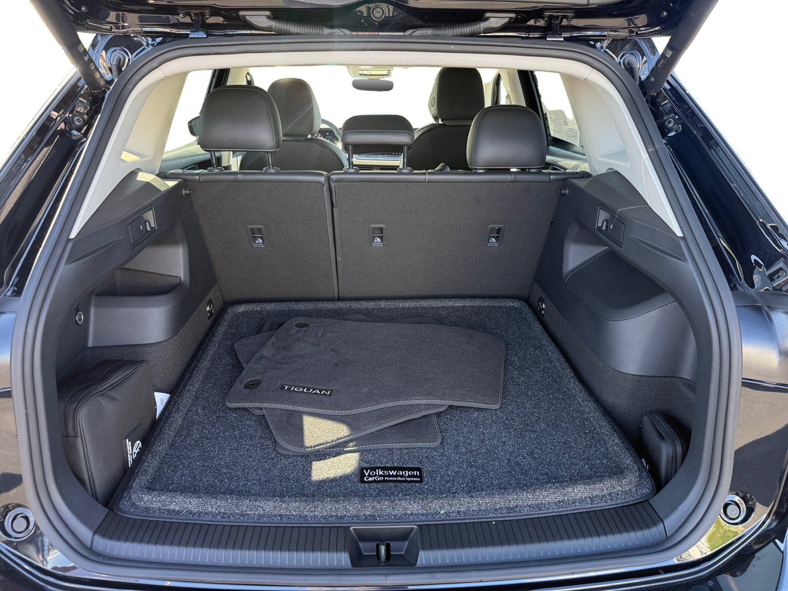 Certified 2025 Volkswagen Tiguan SE AWD/4WD image 17