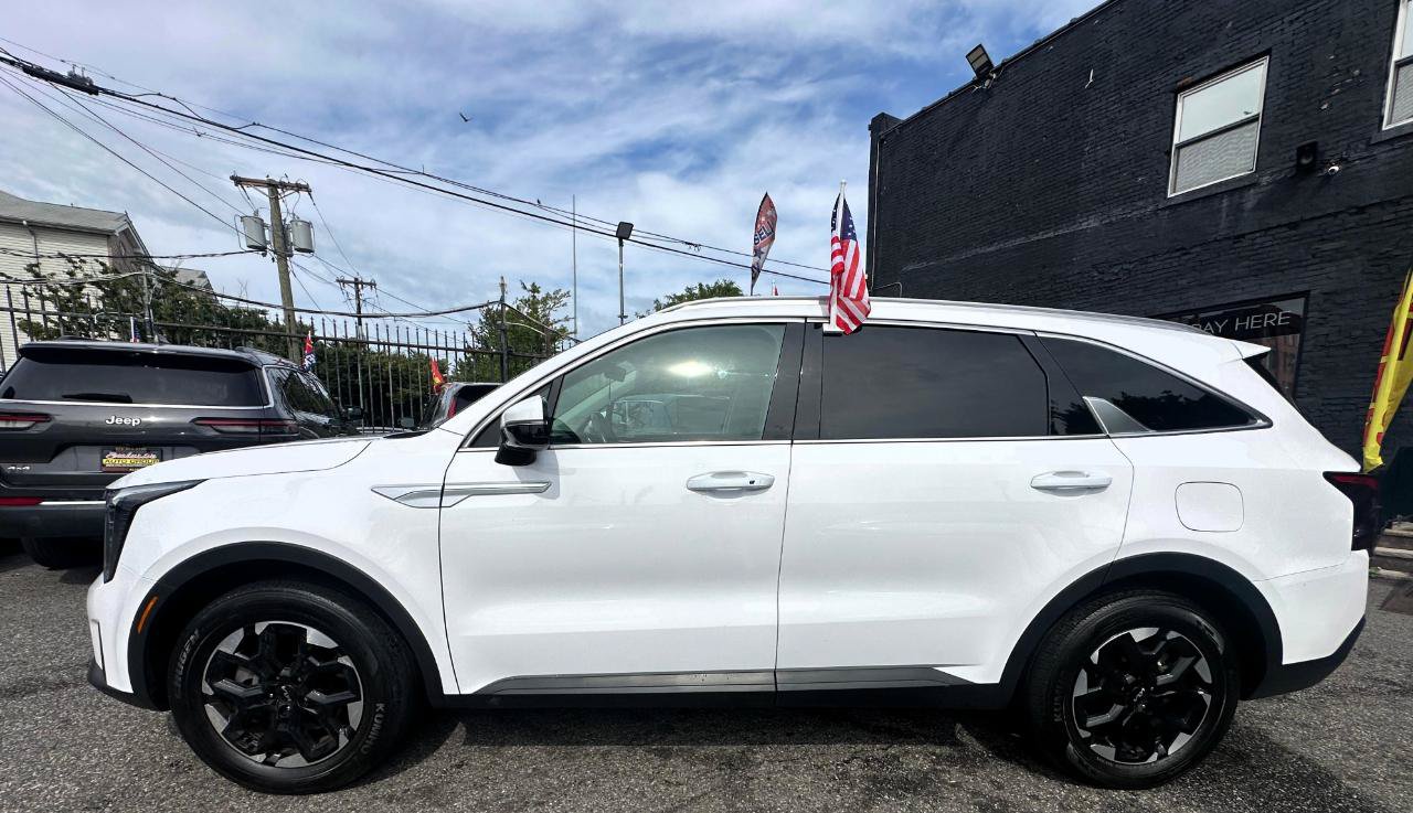 Used 2024 Kia Sorento S FWD image 4