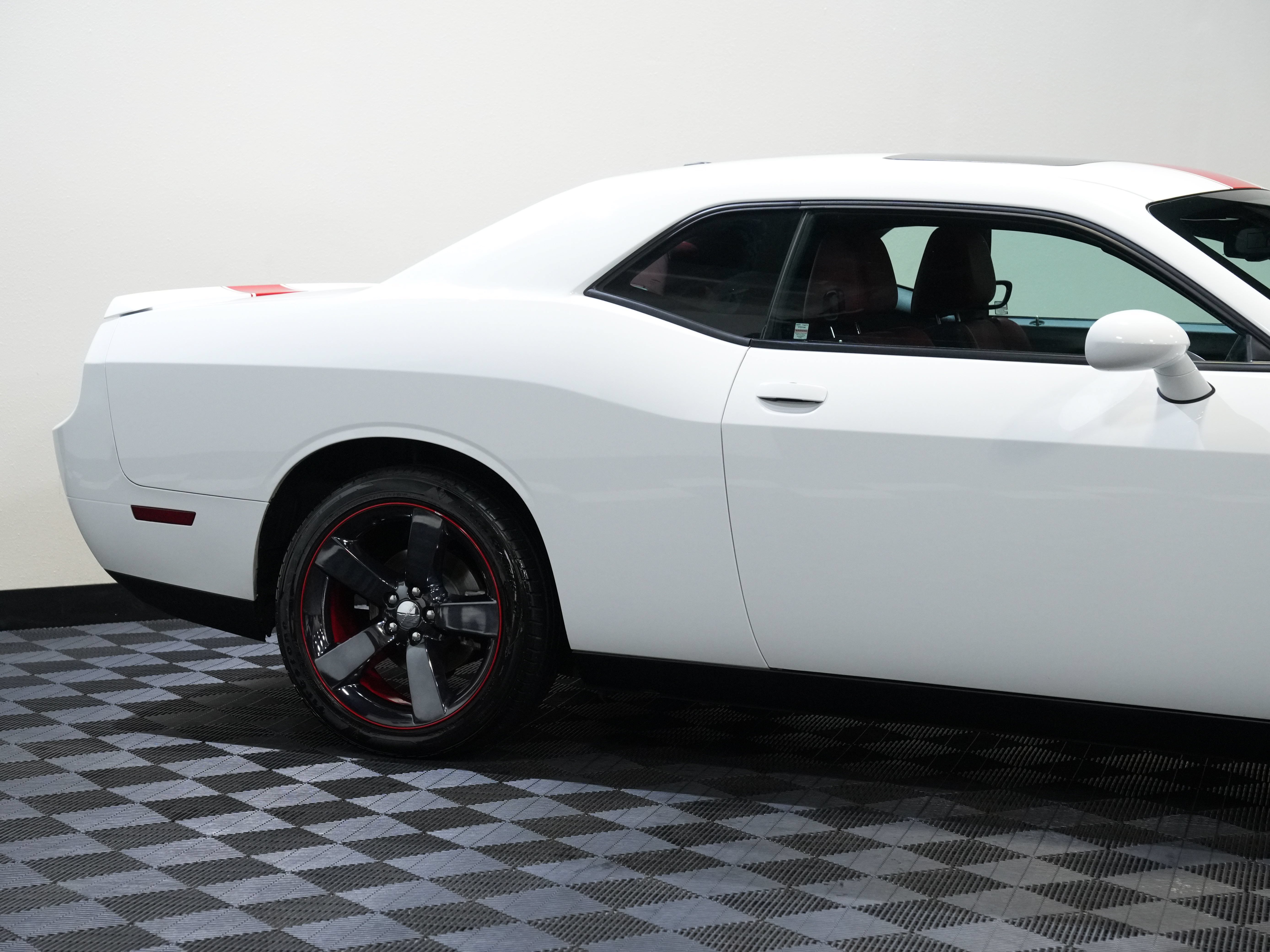Used 2014 Dodge Challenger SXT RWD image 14