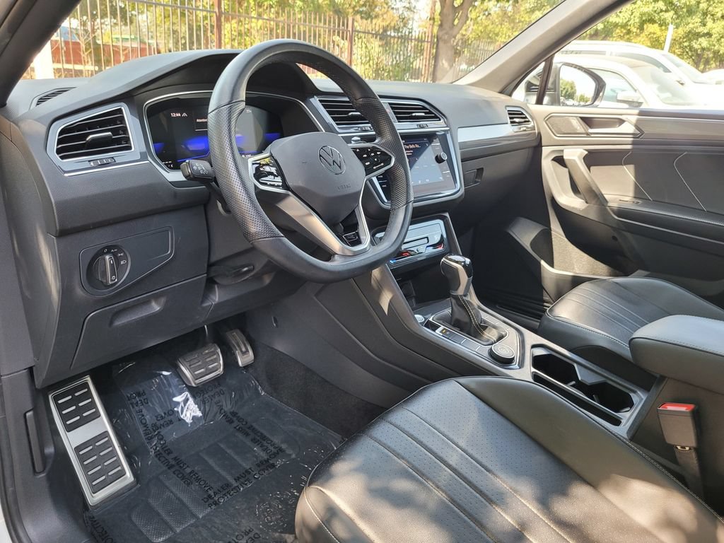 Used 2024 Volkswagen Tiguan SE R-Line AWD/4WD image 11