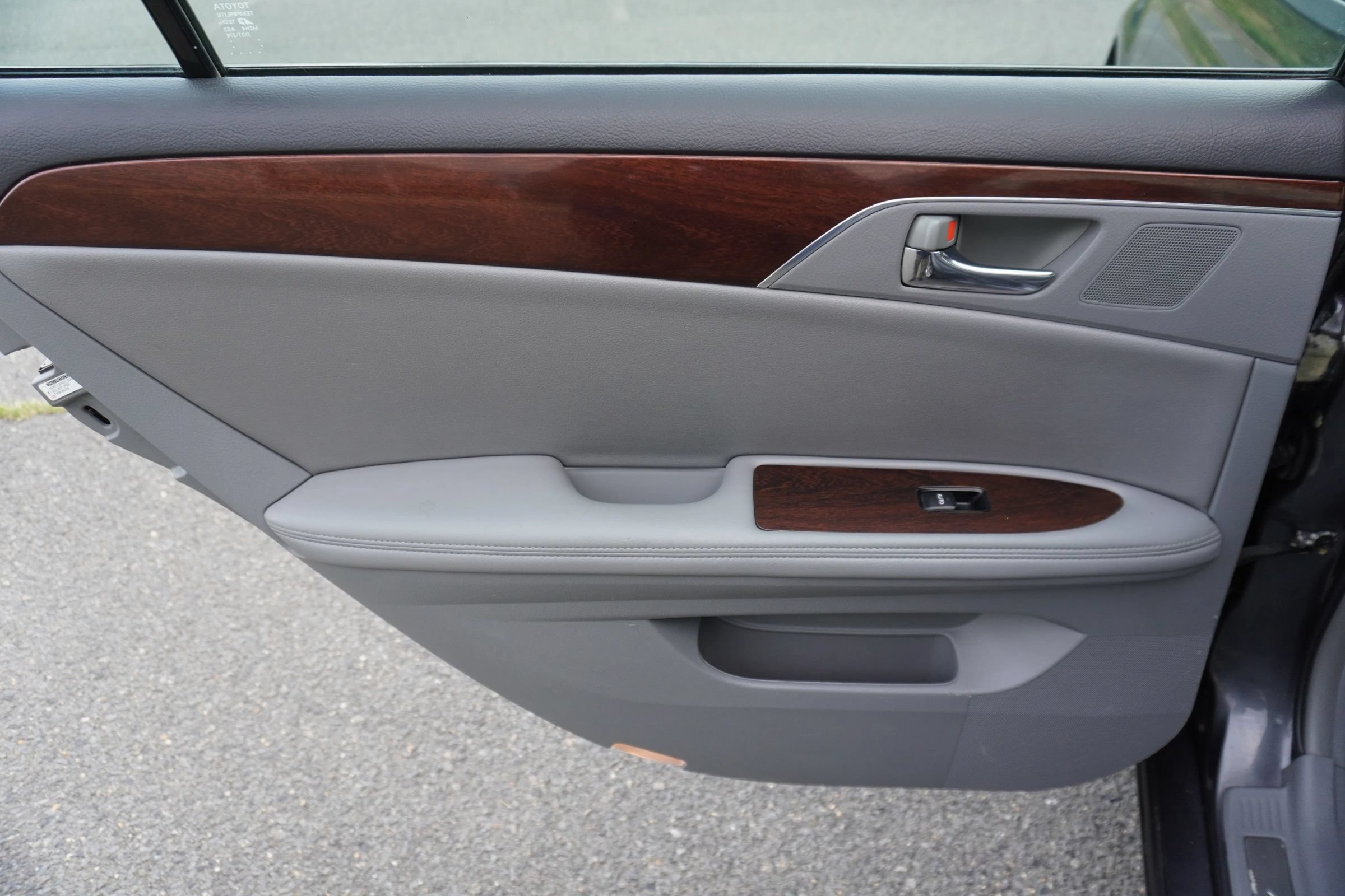Used 2010 Toyota Avalon XLS FWD image 23