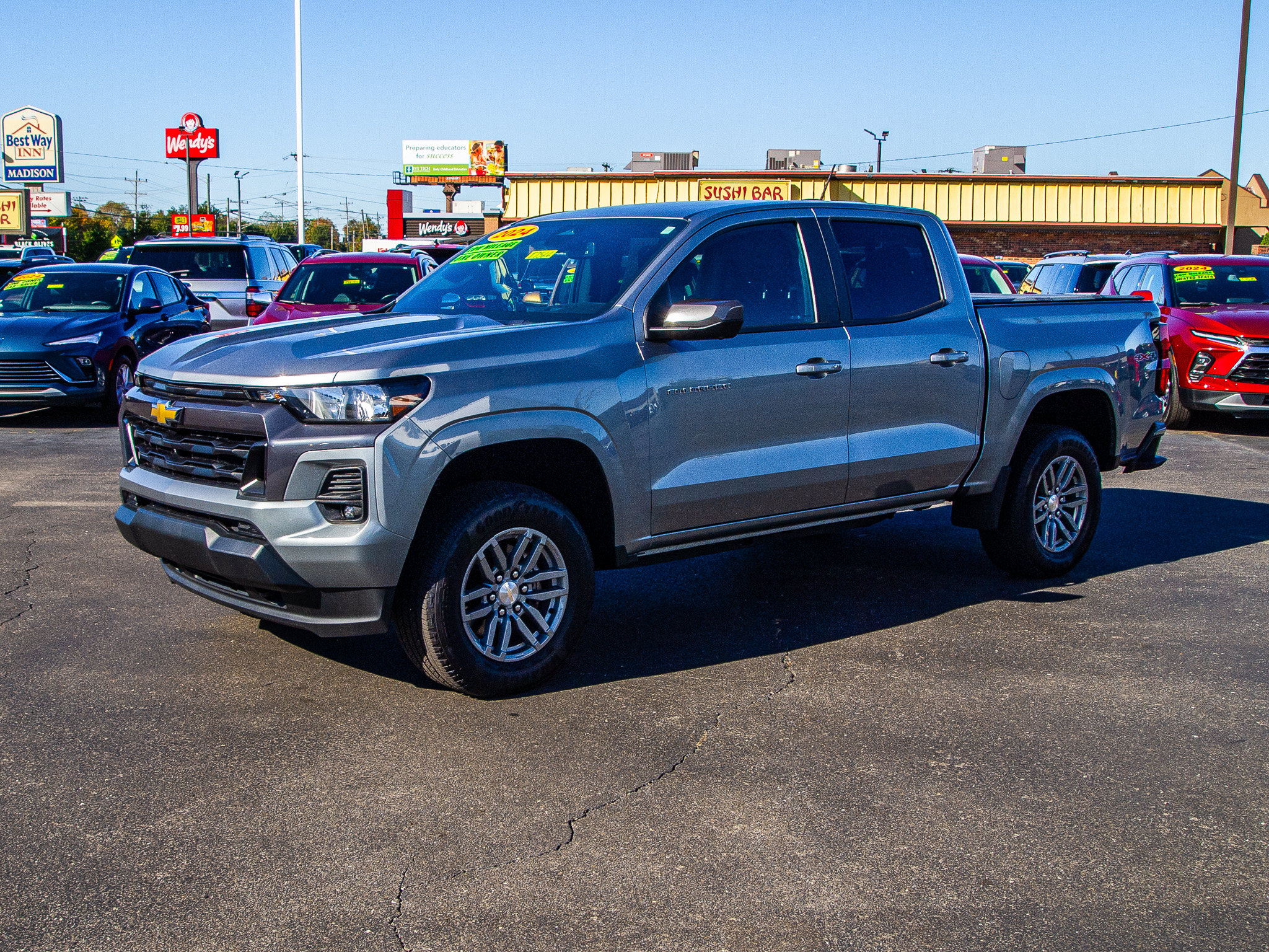 Used 2024 Chevrolet Colorado LT w/ LT Convenience Package II AWD/4WD image 3