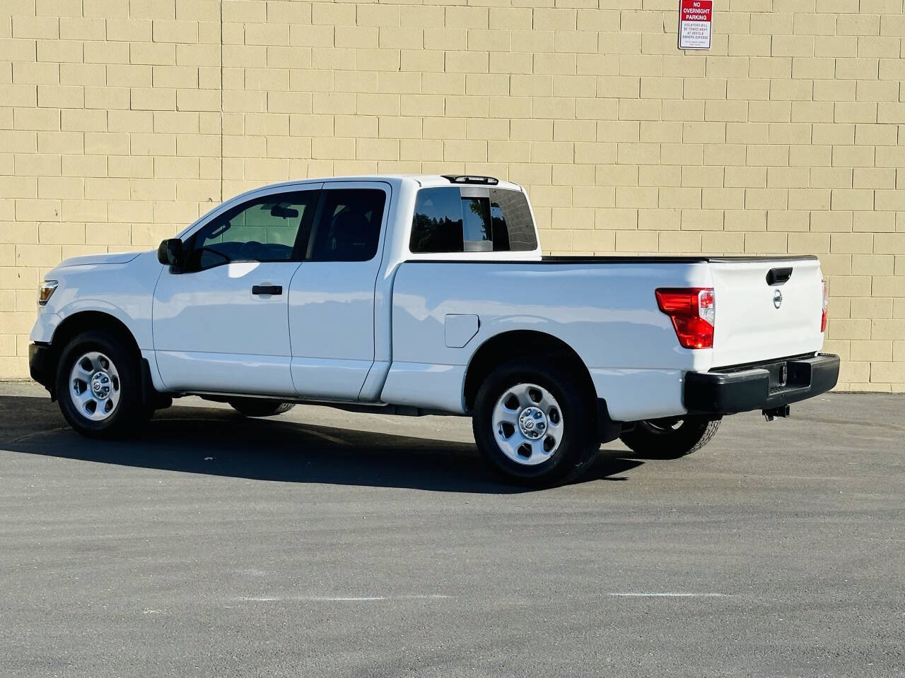 Used 2017 Nissan Titan S AWD/4WD image 5