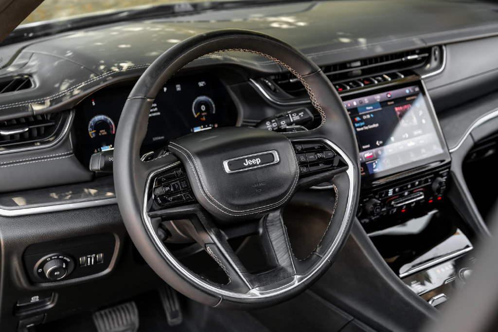 Used 2023 Jeep Grand Cherokee L Overland AWD/4WD image 4