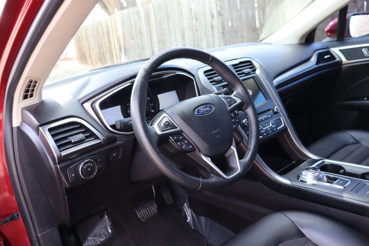 Used 2017 Ford Fusion SE w/ Equipment Group 201A FWD image 15