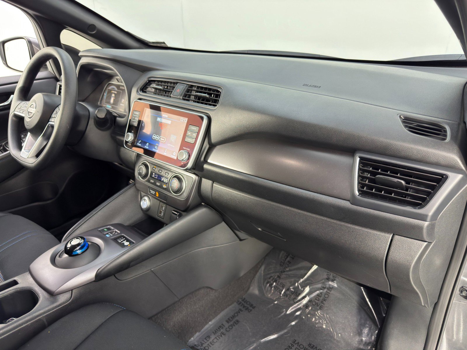 Used 2025 Nissan Leaf S image 13