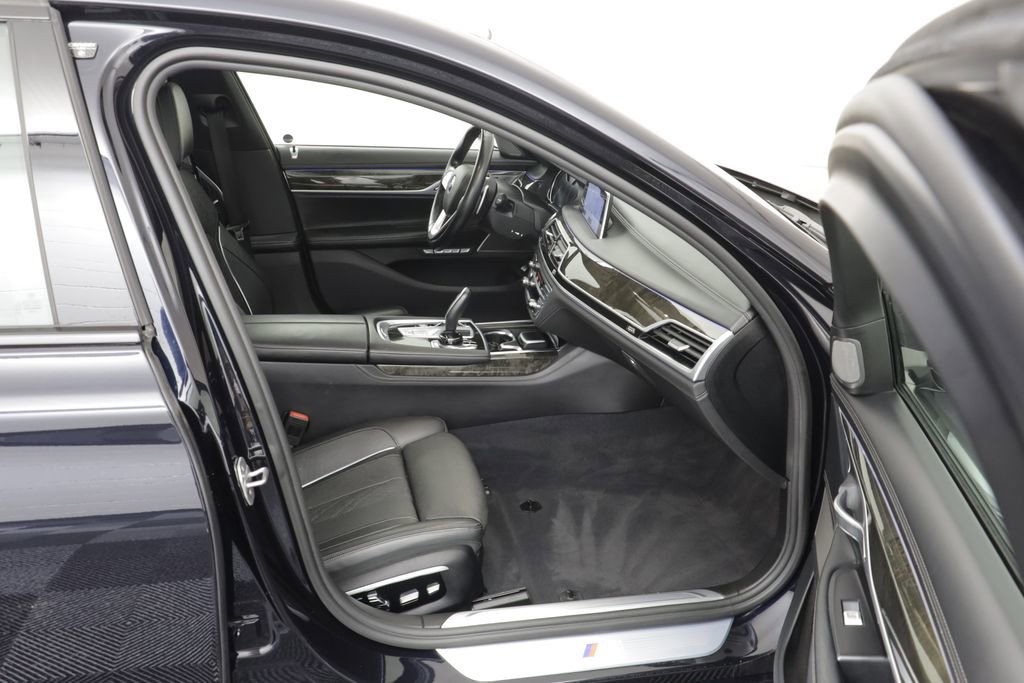 Used 2016 BMW 750i xDrive image 21