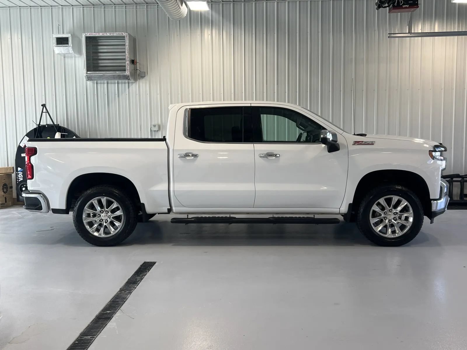 Used 2021 Chevrolet Silverado 1500 LTZ AWD/4WD image 2