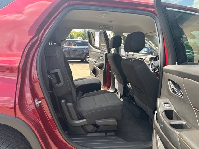 Used 2019 Chevrolet Traverse LT w/ LPO, Blackout Package AWD/4WD image 14